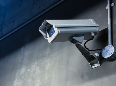 自宅に防犯カメラは必要？家庭用防犯カメラのメリットやデメリットを解説